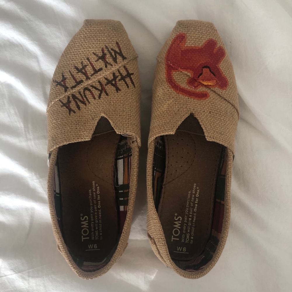 HANDPAINTED DISNEY TOMS
